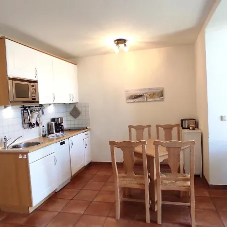 Apartment La *