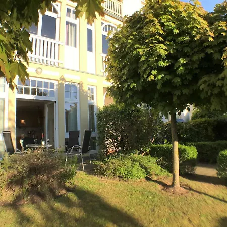 Apartment La *